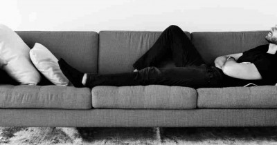 akibat-tidur-di-sofa-inthebox.jpg
